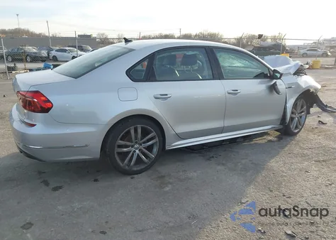 2018 Volkswagen Passat 2.0T R-Line/2.0T S z USA, uszkodzony, nr VIN 1VWAA7A34JC019036